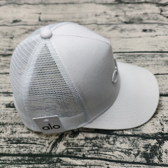 ALO Yoga District Trucker Hat - Picture 3 of 5